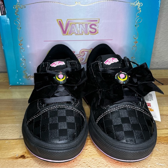 Size US 7.5 SailerMoon pretty guardians ‘old skool overt’ Vans - Picture 8 of 10